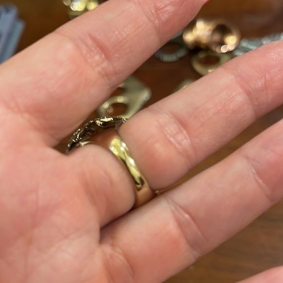 Round Rhinestone With Gold band Ring nwot - Picture 3 of 6